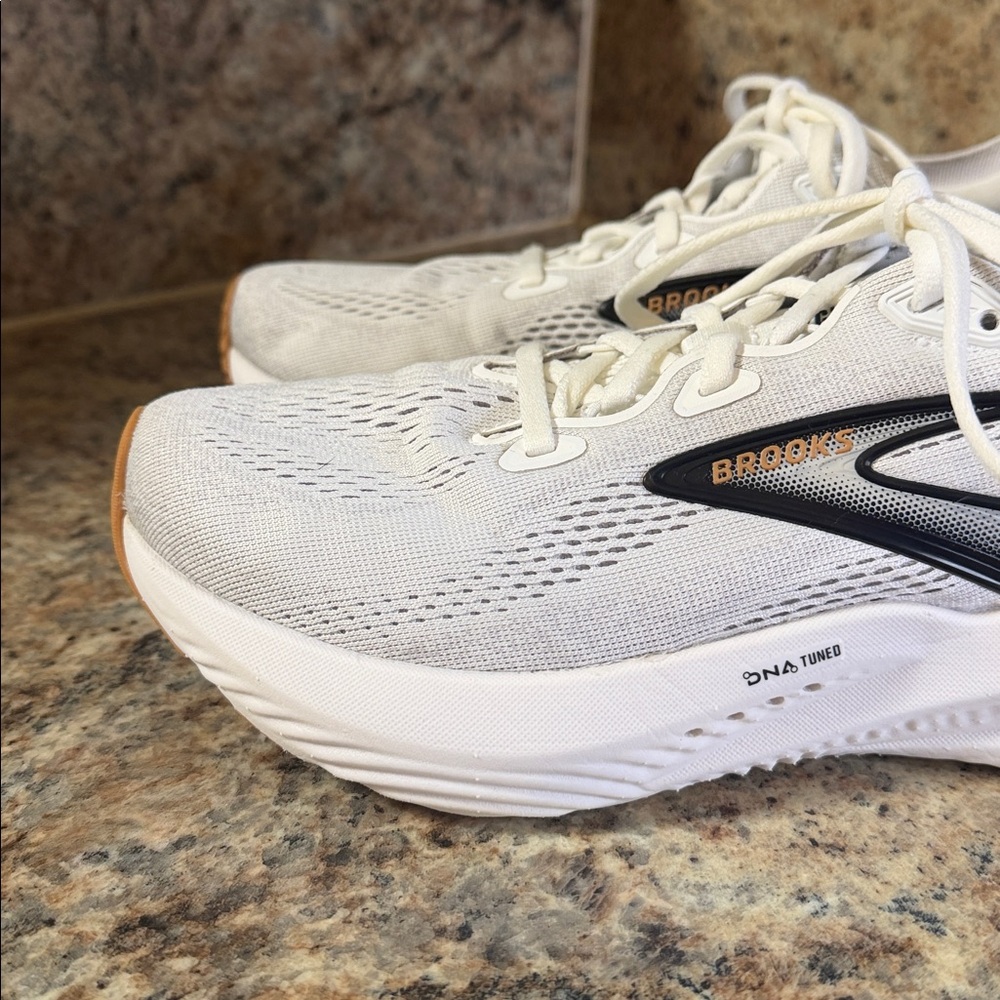 Brooks Women's White and Gray Glycerin Running Sneakers - Picture 7 of 11